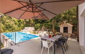 Bazén v ubytování Holiday Home Gornji Tucepi 36 nebo v jeho okolí