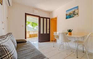 Posedenie v ubytovaní Pet Friendly Apartment In Zrnovo