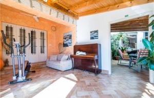Posedenie v ubytovaní Gorgeous Home In Dubrovnik With Kitchen
