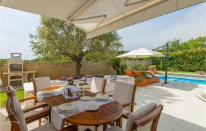 Swimmingpoolen hos eller tæt på Villa White