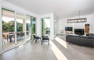 Posedenie v ubytovaní Pet Friendly Home In Lun