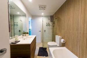 A bathroom at Sandcastle