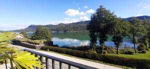 balcone con vista sul lago. di Lakesideview Keutschach am See a Keutschach am See