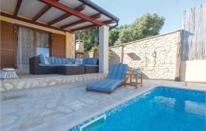 Πισίνα στο ή κοντά στο Holiday Home Prizba 20