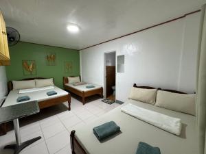 Postel nebo postele na pokoji v ubytování Em's Homestay