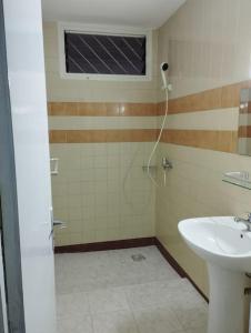 a bathroom with a sink and a shower at Charmante maison Riviera Golf Jardins in Abidjan +11 photos