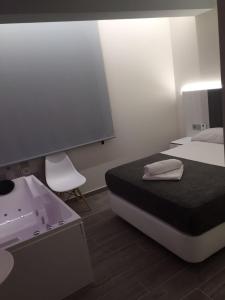 Postel nebo postele na pokoji v ubytování HOSTAL LETTO DAL MARE