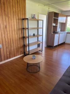 a living room with a table and a kitchen at Casa Familiar Estepa Patagónica in Puerto Natales