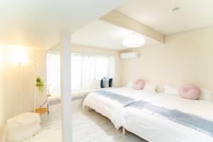 A bed or beds in a room at Miraie Yokkaichi Simizucho 2