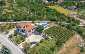 Bazén v ubytování Holiday Home Imotski With Outdoor Swimming Pool 320 nebo v jeho okolí