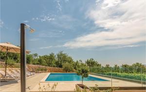 Bazén v ubytování Holiday Home Imotski With Outdoor Swimming Pool 320 nebo v jeho okolí