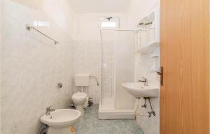 Łazienka w obiekcie 1 Bedroom Amazing Apartment In Biograd