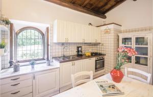 A kitchen or kitchenette at Francesco