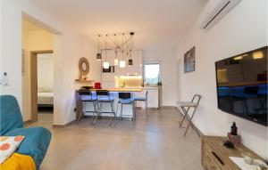 Kuchyňa alebo kuchynka v ubytovaní Pet Friendly Home In Drage With Wifi