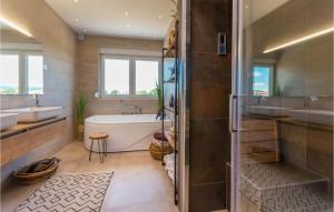 Kúpeľňa v ubytovaní Pet Friendly Home In Drage With Wifi