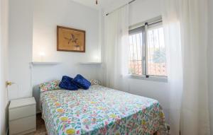 Postel nebo postele na pokoji v ubytování 2 Bedroom Beautiful Home In Cartagena + 7 fotografií