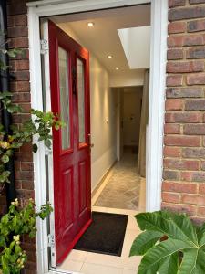 Billede fra billedgalleriet på EnSuite Double Room With Own Entrance London - IG8 - Free on street parking i Woodford Green