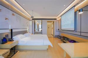 Giường trong phòng chung tại Konggu Youlan Hotel Ningbo Yuyao North Xinjian Road