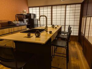 Küche/Küchenzeile in der Unterkunft Kanazawa Machiya Tong Poo