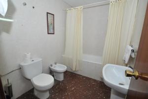 A bathroom at Hostal Goyma I