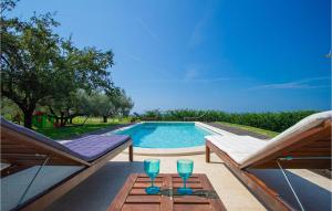 Πισίνα στο ή κοντά στο Villa Bianchera +36 φωτογραφίες