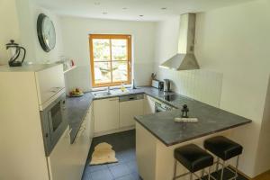 Kuchnia lub aneks kuchenny w obiekcie Andrea 1 by SMR Rauris Apartments inc SPA and near Gondola