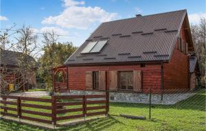 Κήπος έξω από το Nice Home In Korenica With Sauna