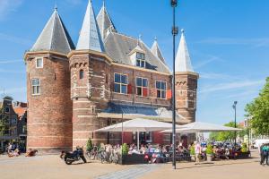 Afbeelding uit fotogalerij van Houseboat studio with canalview and free bikes in Amsterdam