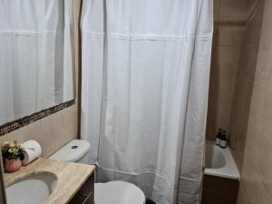 Imagen de la galería de Tu Hogar en la Ciudad Compras Diversión Comodidad, en Santiago