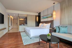Voodi või voodid majutusasutuse Shenzhen Dameisha Kingkey Palace Hotel toas