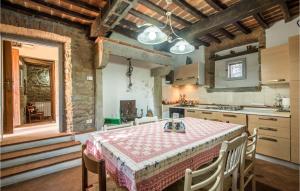 Kuchyňa alebo kuchynka v ubytovaní Amazing Home In Castiglion Fiorentino