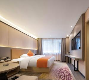 a hotel room with a bed and a television at 天门山云尚景豪酒店 in Zhangjiajie