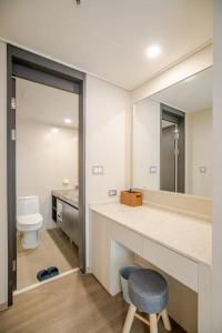 Ένα μπάνιο στο 10 minutes from the airport, central Jeju Nohyeong-dong, 3 rooms, 4 doule beds, 2 bathrooms