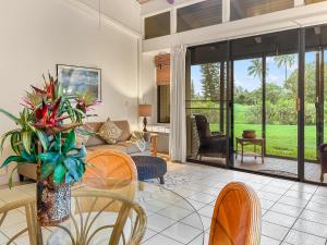 Largest 2 Bdrm, 2 Bath plus Loft, Fully AC Condo的休息区