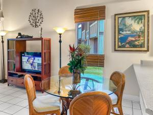 Largest 2 Bdrm, 2 Bath plus Loft, Fully AC Condo的电视和/或娱乐中心