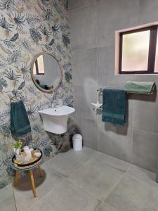 Bilik mandi di The Guestroom