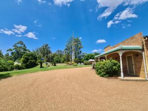 a dirt road in front of a brick building at Bridge Motel Wellington in Wellington