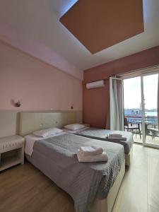Posteľ alebo postele v izbe v ubytovaní Aegean Sea Rooms