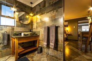 Ένα μπάνιο στο Hornbill Family Suites
