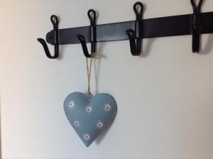 a heart ornament hanging on a wall at Schlaf aus im Schwedenhaus in Eimeldingen