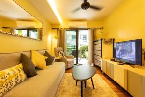Μια τηλεόραση ή/και κέντρο ψυχαγωγίας στο Neatest Apartment 50m To Main Street And Beach C149