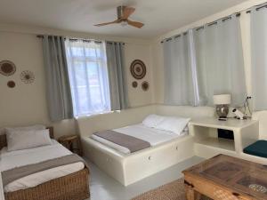 Postel nebo postele na pokoji v ubytování Parrots Boutique Resort