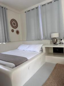 Postel nebo postele na pokoji v ubytování Parrots Boutique Resort