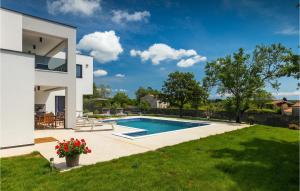 a house with a swimming pool in a yard at Villa Lucas in Pula