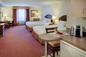Posezení v ubytování Pomeroy Inn and Suites Dawson Creek