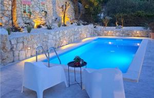 Bazén v ubytovaní Nice Home In Cres With Wifi alebo v jeho blízkosti