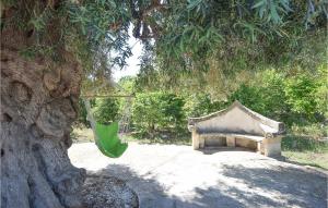 Taman di luar 2 Bedroom Cozy Home In Siracusa
