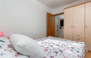 Posteľ alebo postele v izbe v ubytovaní Holiday Home Peroj Lxxiii