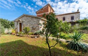 Vườn quanh 2 Bedroom Cozy Apartment In Umag