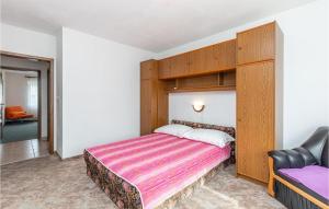 Posteľ alebo postele v izbe v ubytovaní Beautiful Apartment In Novi Vinodolski
